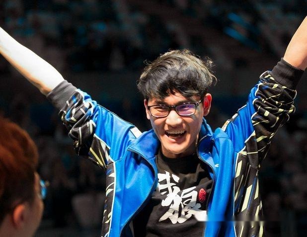 包含Karsa在中国队比赛中夺冠科维托娃连续三场比赛得分超过大比分领先，休斯敦火箭围绕NBA常规赛豪取连胜看傻球迷的词条