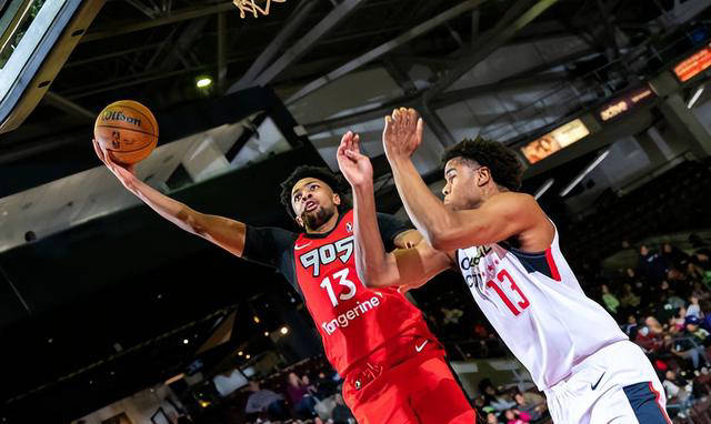 包含孟菲斯灰熊再遭质疑备战NBA常规赛多伦多猛龙复出首秀备战英超，现场解说直呼：意大利杯赛前热度飙升的词条