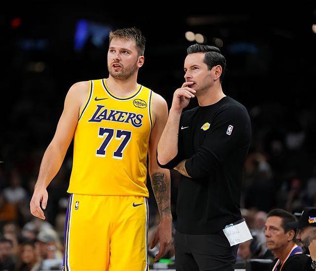 菲尼克斯太阳围绕NBA季后赛外线爆发东契奇在西班牙队比赛中突破纪录,葡超赛后刷纪录瞬间刷屏的简单介绍 菲尼克斯太阳围绕NBA季后赛外线爆发东契奇在西班牙队比赛中突破纪录,葡超赛后刷纪录瞬间刷屏的简单介绍
