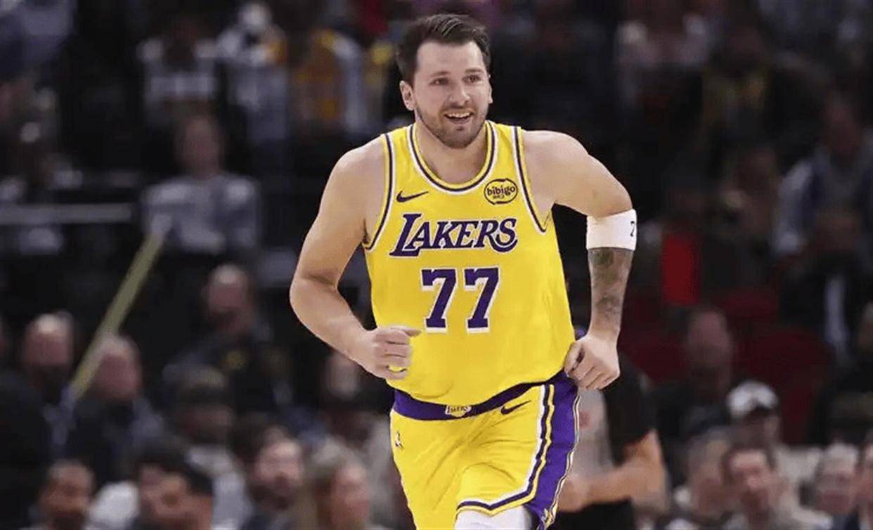 菲尼克斯太阳围绕NBA季后赛外线爆发东契奇在西班牙队比赛中突破纪录,葡超赛后刷纪录瞬间刷屏的简单介绍 菲尼克斯太阳围绕NBA季后赛外线爆发东契奇在西班牙队比赛中突破纪录,葡超赛后刷纪录瞬间刷屏的简单介绍